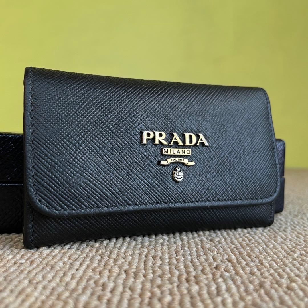正規品❤️極美品⭐️プラダ　PRADA 男女　キーケース　ブラック　黒