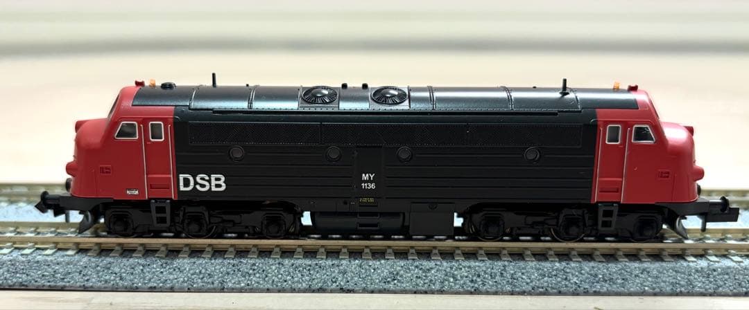 Nゲージ 北欧のミニ列車セット（DSBドッグノーズ機関車、タンク車、客車）