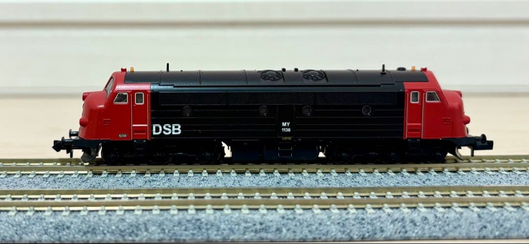 Nゲージ 北欧のミニ列車セット（DSBドッグノーズ機関車、タンク車、客車）