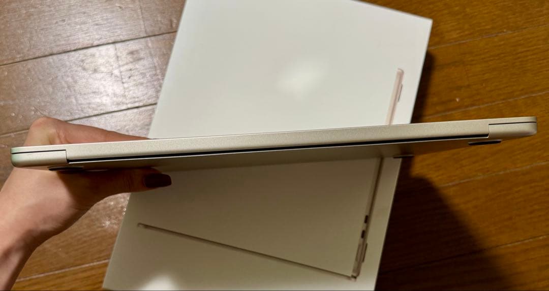 はなMacBook Air M2 13インチ　スターライト　ケース付き