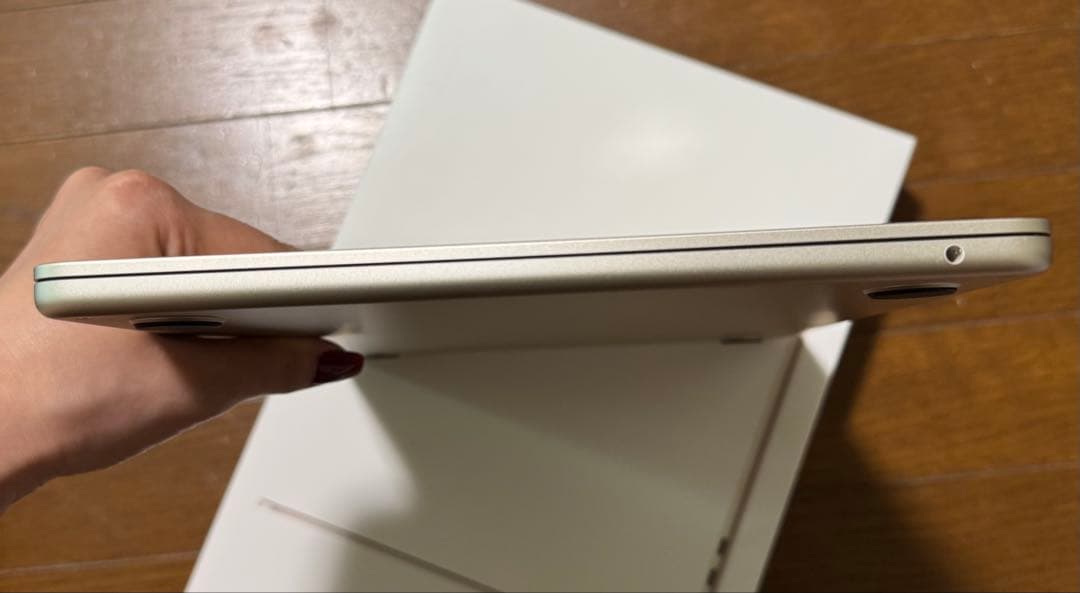 はなMacBook Air M2 13インチ　スターライト　ケース付き
