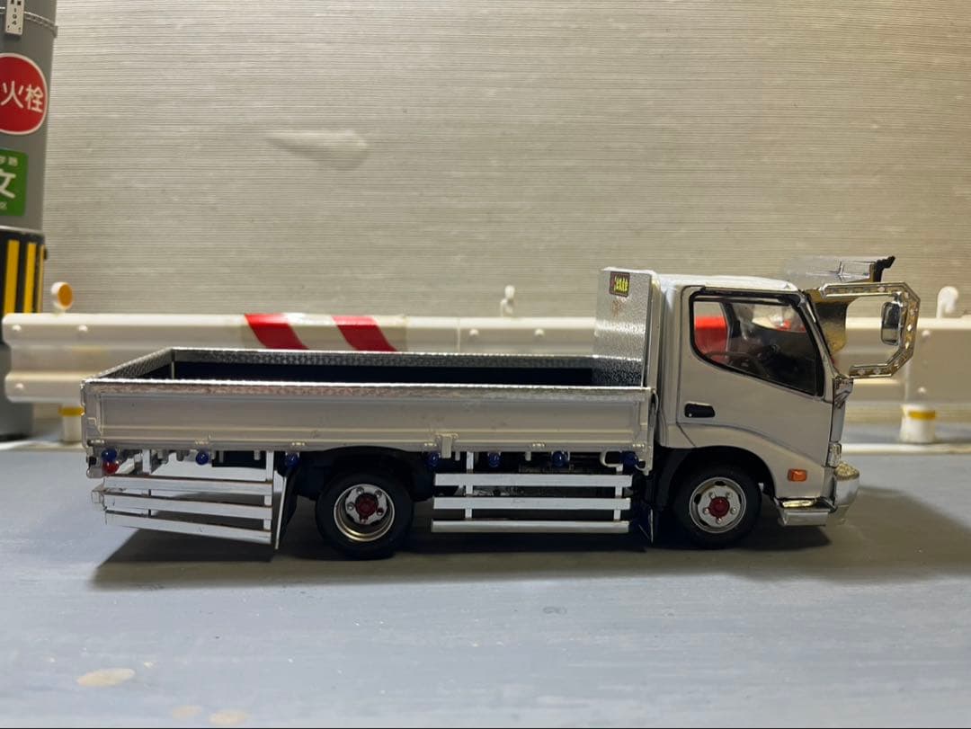 楽プラ　デュトロ　プラモデル　完成品