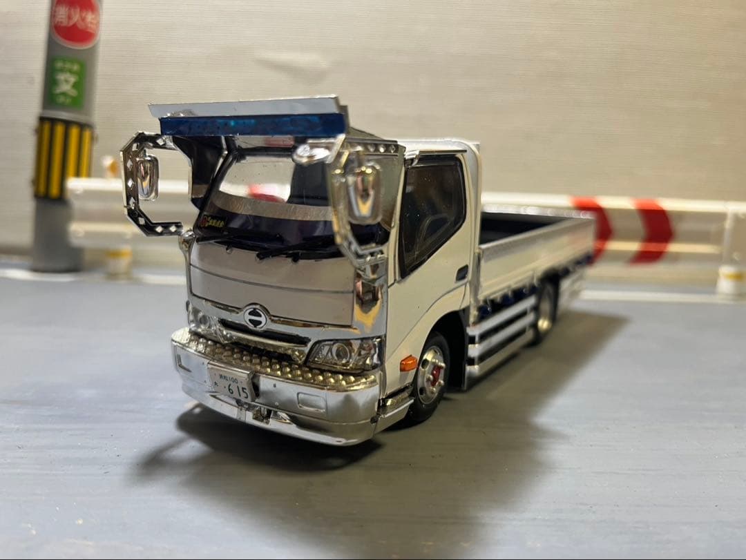 楽プラ　デュトロ　プラモデル　完成品