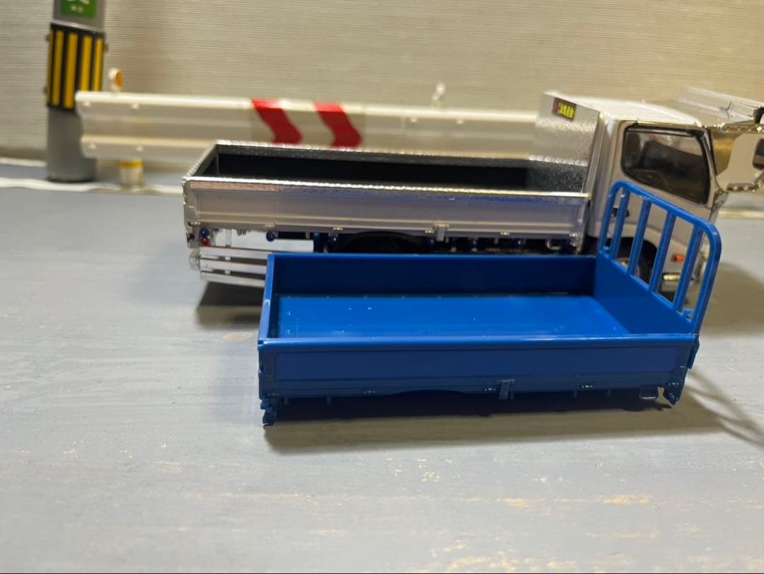 楽プラ　デュトロ　プラモデル　完成品