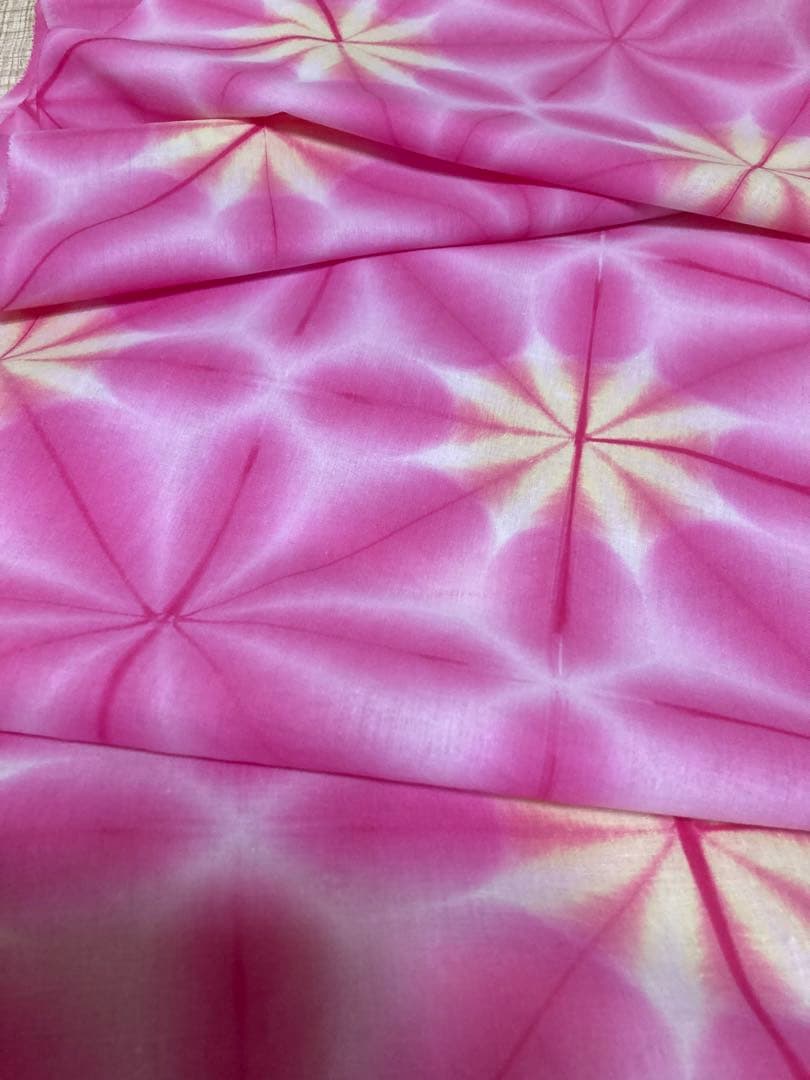 雪花絞り　板締め絞り　ピンク