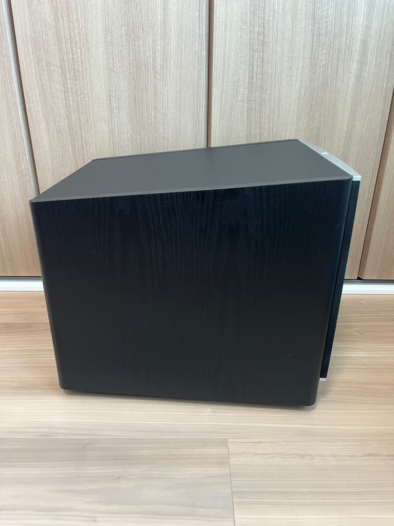 【こまっぷ】JBLのサブウーファー「Arena Sub 100P」
