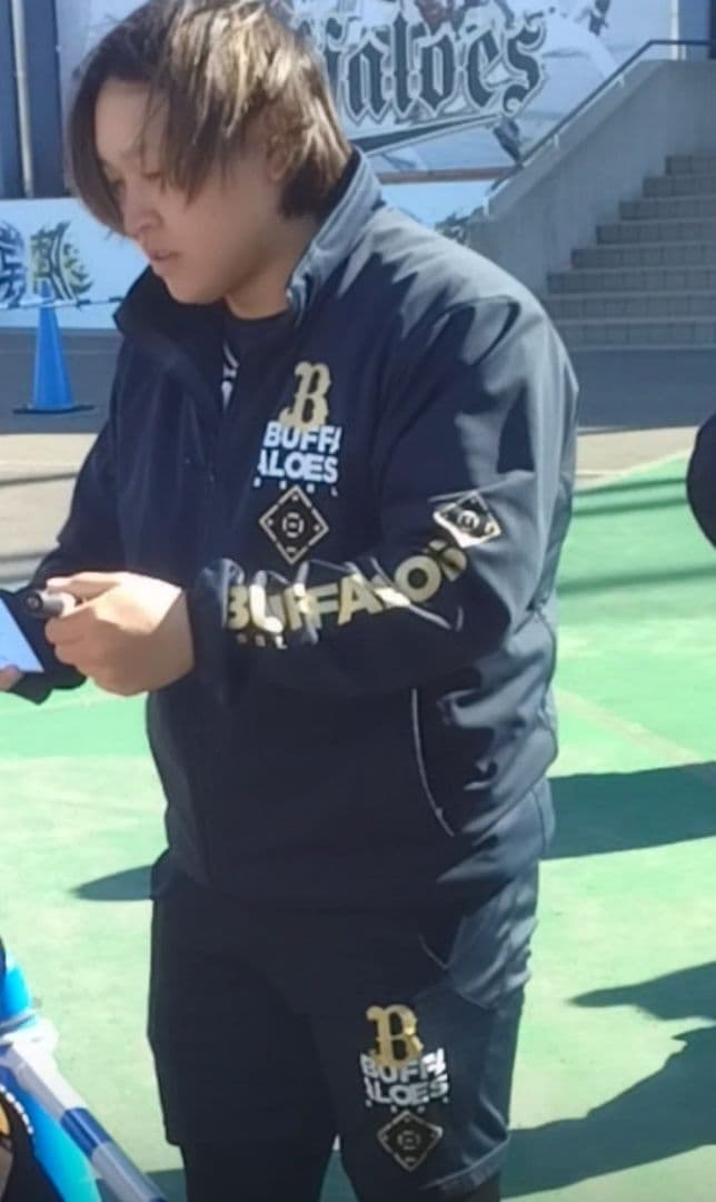 ハ*ィ様 オリックスバファローズ　宮城大弥　直筆サイン色紙　背番号18 野球選手