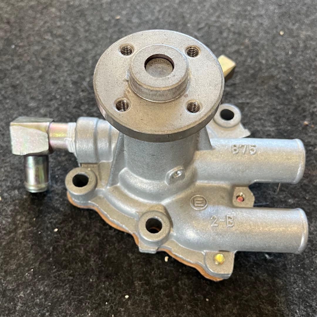 黒*ン様 未使用　ダイハツ　ZMエンジン用ウォーターポンプ　ハイゼットS38 美