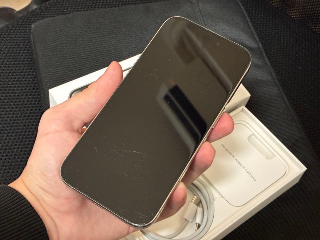 Apple iPhone 15 Pro ナチュラルチタニウム バッテリー87%