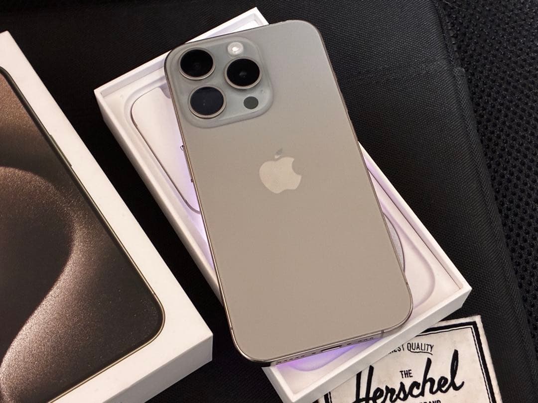 Apple iPhone 15 Pro ナチュラルチタニウム バッテリー87%