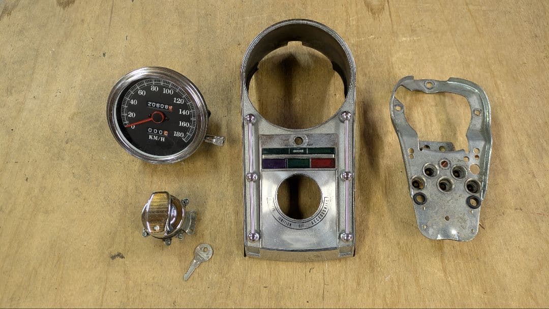 ☆ショベルヘッドパーツT　メーター＆メーターダッシュ（鍵付き）☆