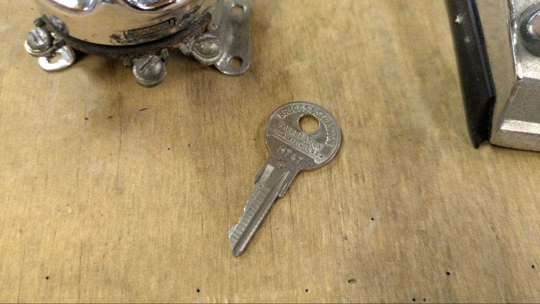 ☆ショベルヘッドパーツT　メーター＆メーターダッシュ（鍵付き）☆