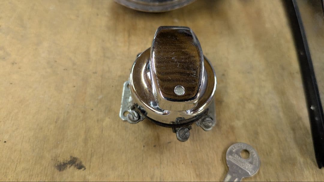 ☆ショベルヘッドパーツT　メーター＆メーターダッシュ（鍵付き）☆