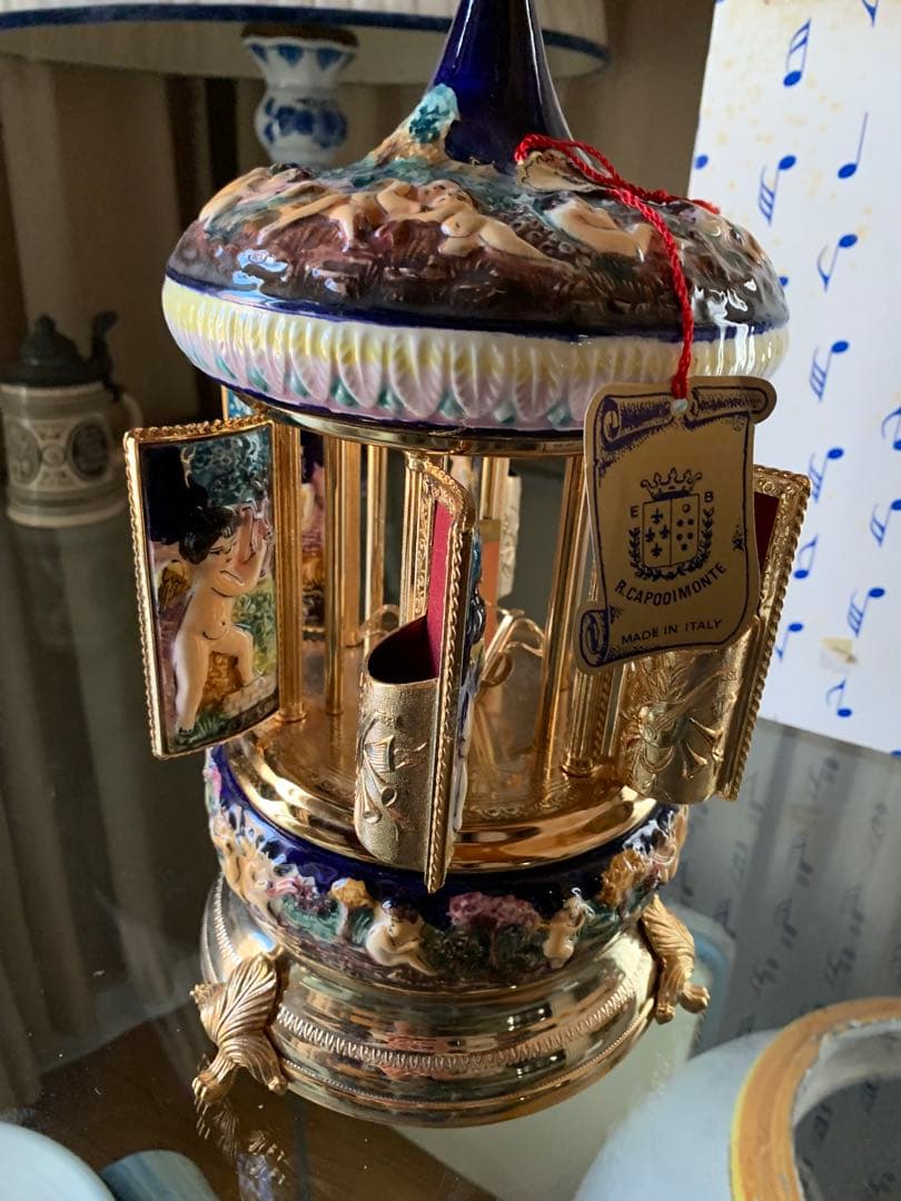 イタリアビンテージ　リュージュカポテモンテ陶器シュガーオルゴール