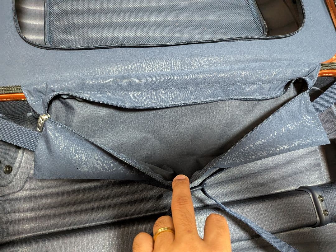 サムソナイト 波状テクスチャー キャリーケース コスモライト 4輪 オレンジ