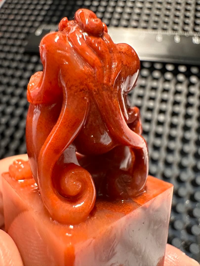 ラオス石　螭虎穿環　朱砂凍　高級印材　箱付き　書道　篆刻　落款　雅号