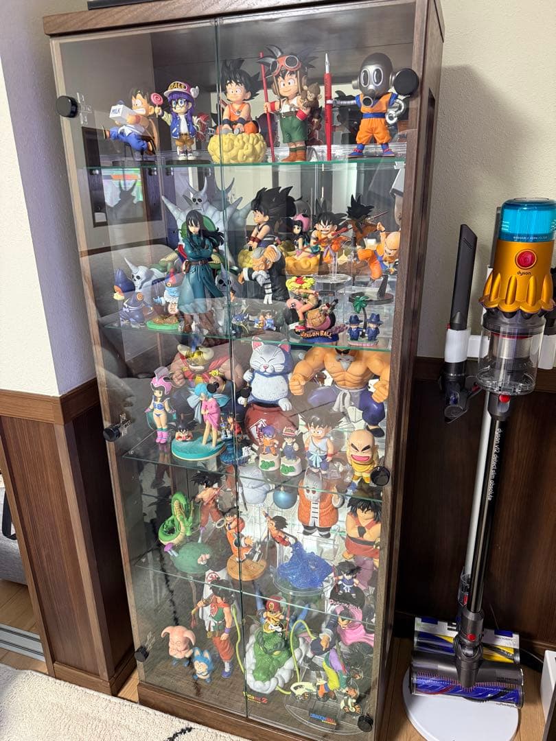 ニトリ　コレクションボード　フィギュアケース