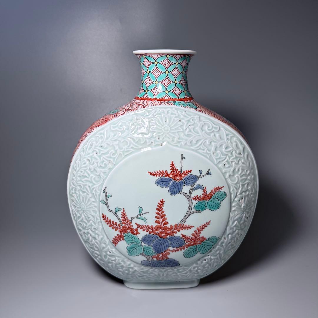 明治〜大正時代　十二代　柿右衛門作　青白磁唐草彫文　色絵龍鳳凰図　小畑家蔵　花瓶