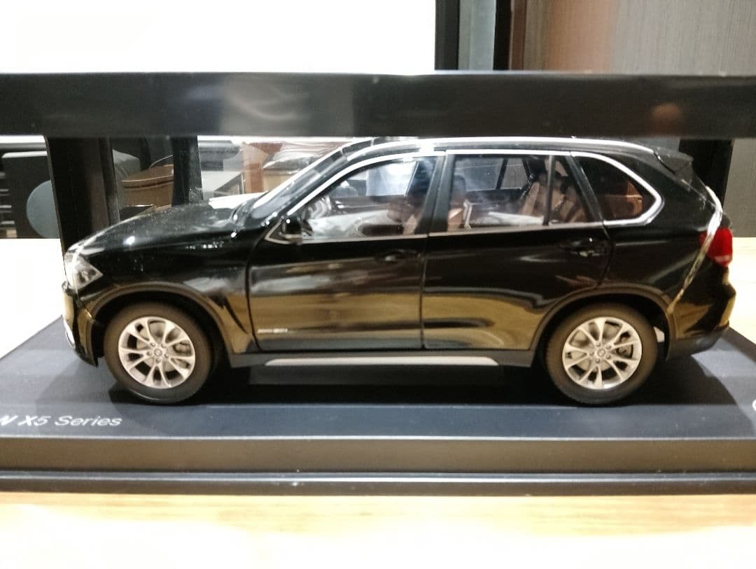 1/18 BMW X5 サファイアブラック　ディーラー正規品　ミニカー