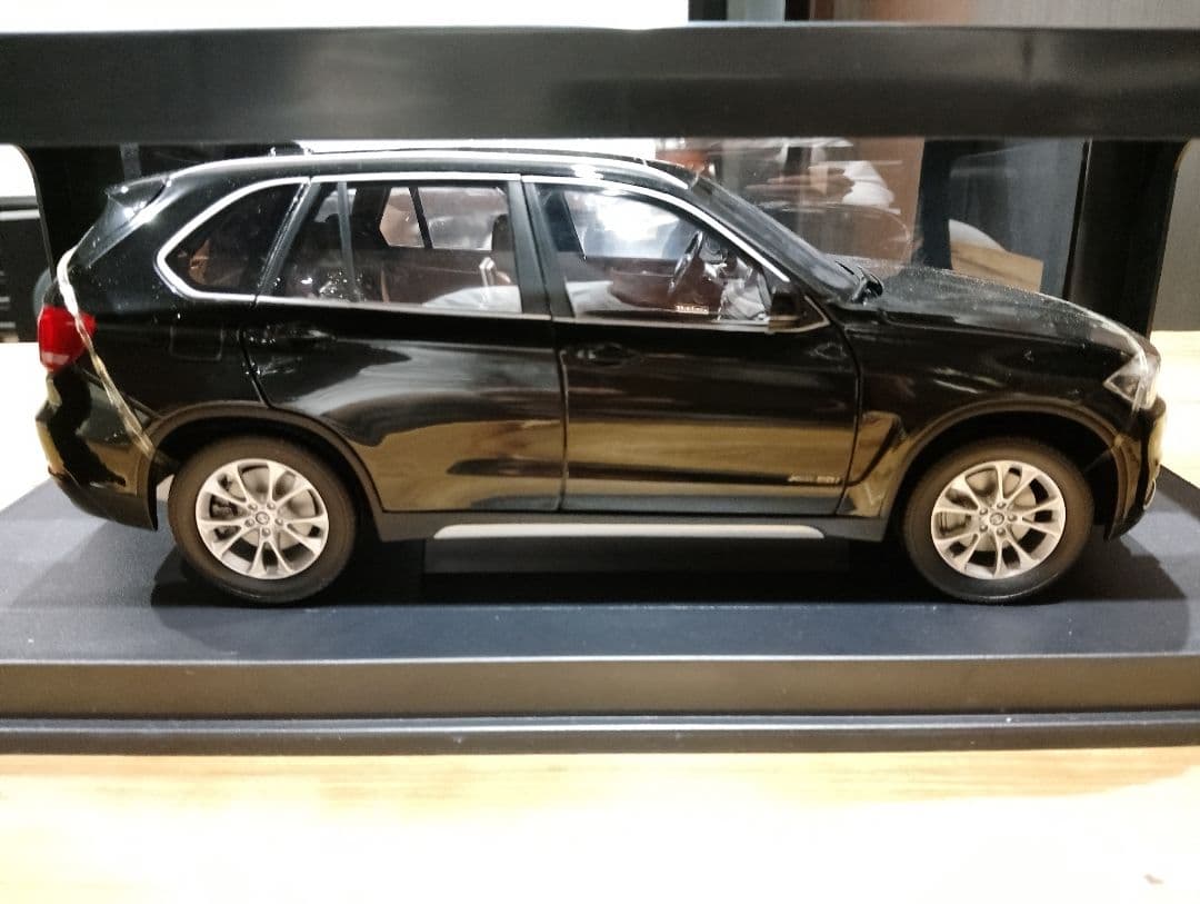 1/18 BMW X5 サファイアブラック　ディーラー正規品　ミニカー