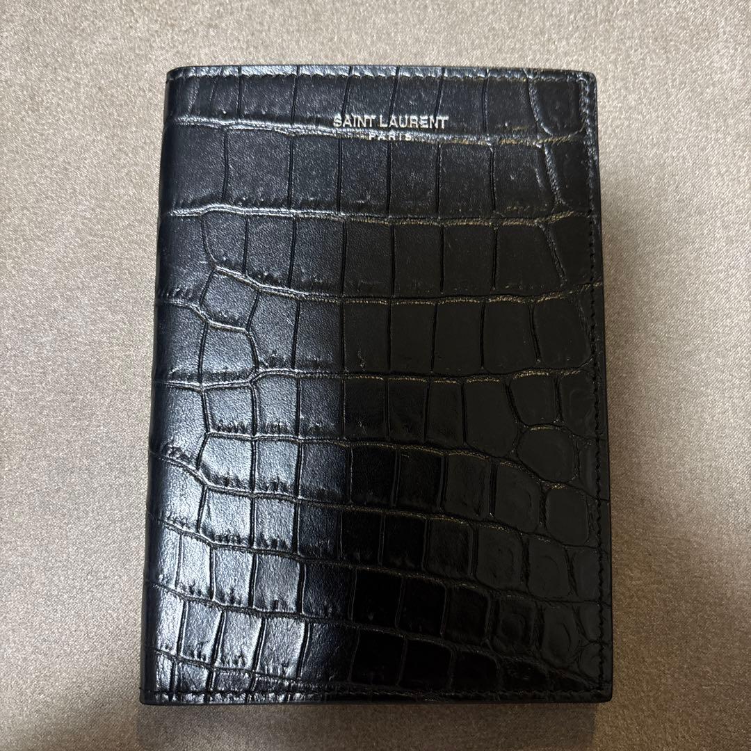 SAINT LAURENT ブラックパスポートケース
