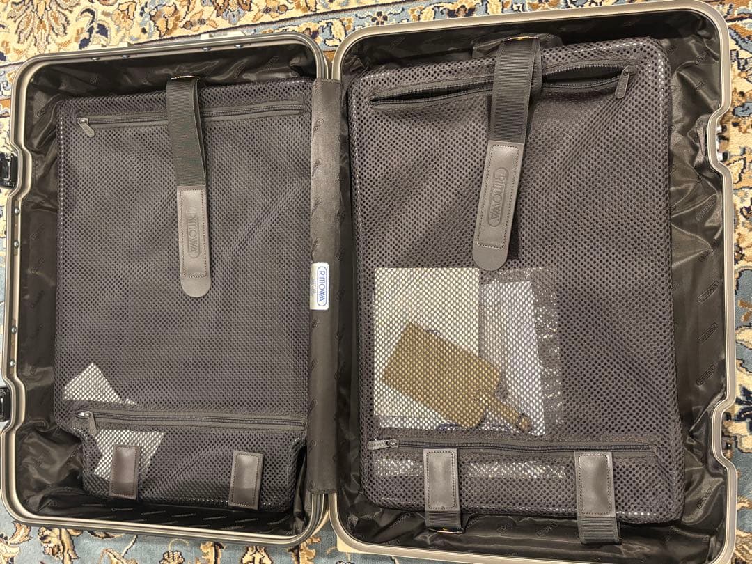 リモワトパーズ　シャンパンゴールド　チタニウム 32L 美品　２輪　RIMOWA