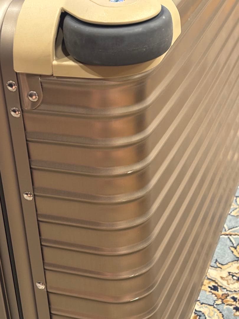 リモワトパーズ　シャンパンゴールド　チタニウム 32L 美品　２輪　RIMOWA