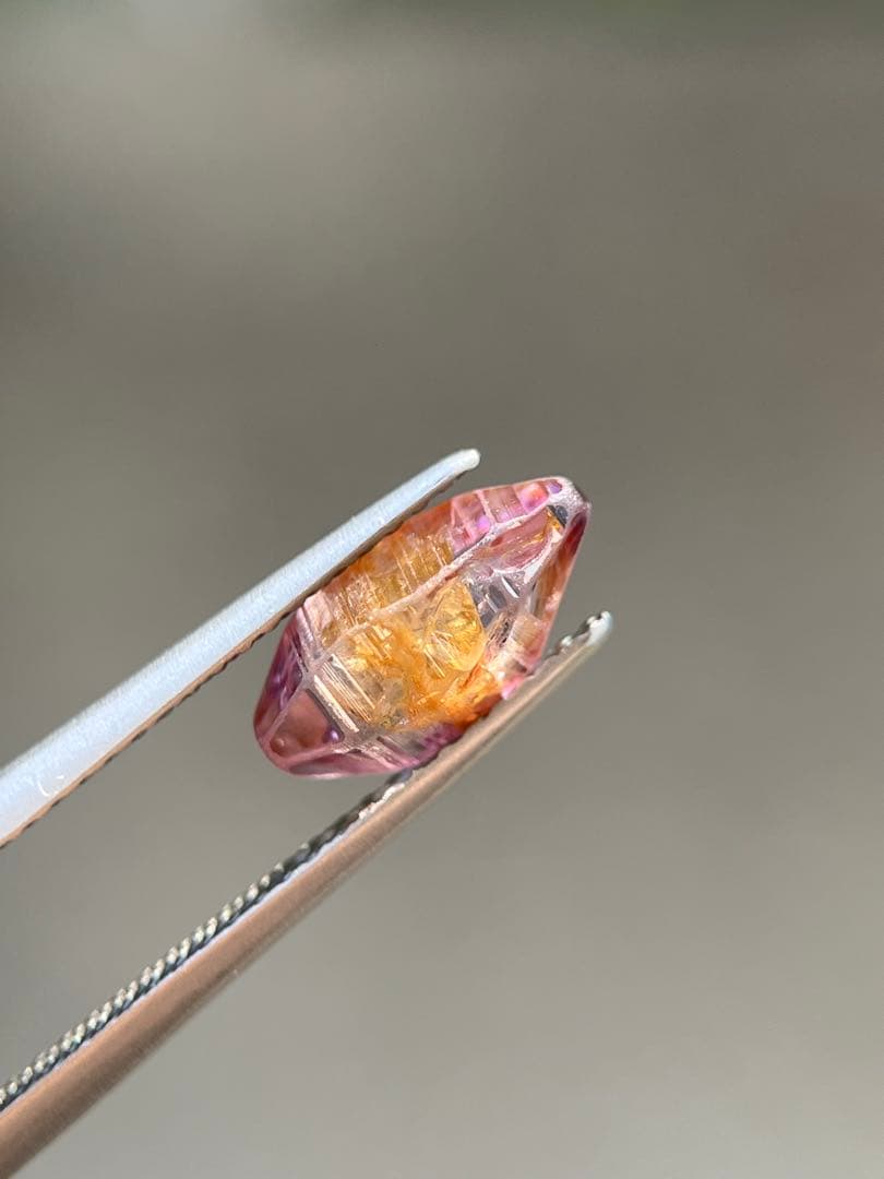 パパラチアサファイアクリスタル2.5ct Padparadscha