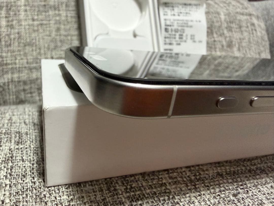 美品　SIMフリー　iPhone15PRO 128GB ホワイトチタニウム