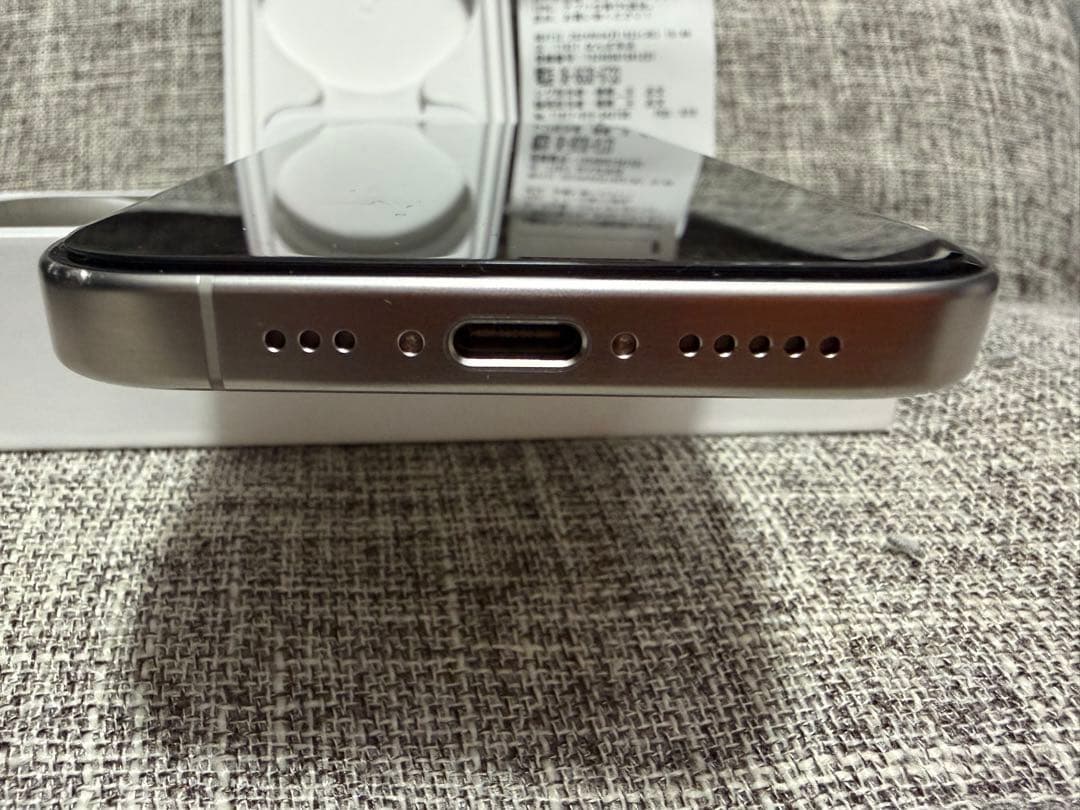 美品　SIMフリー　iPhone15PRO 128GB ホワイトチタニウム