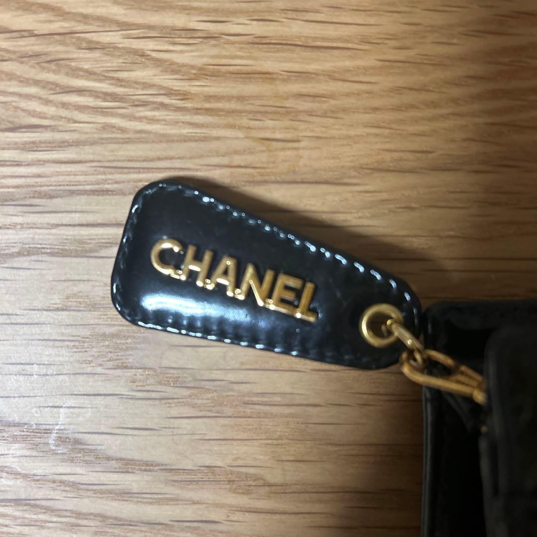 CHANEL 黒 エナメル パーティーバッグ