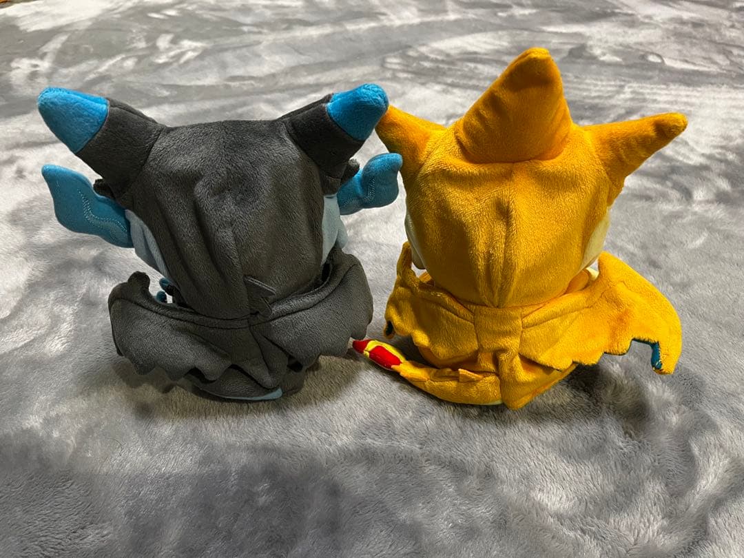 【From Japan】メガリザードンX・Y ポンチョ ピカチュウ2体