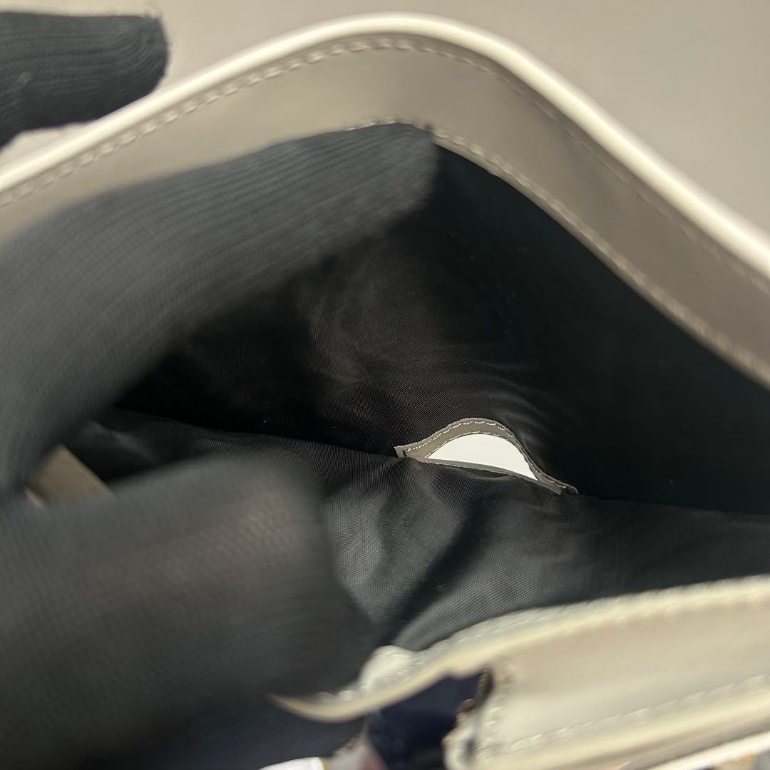 未使用級　FURLA　フルラ　二つ折り財布　レザー　バイカラー　アーチロゴ