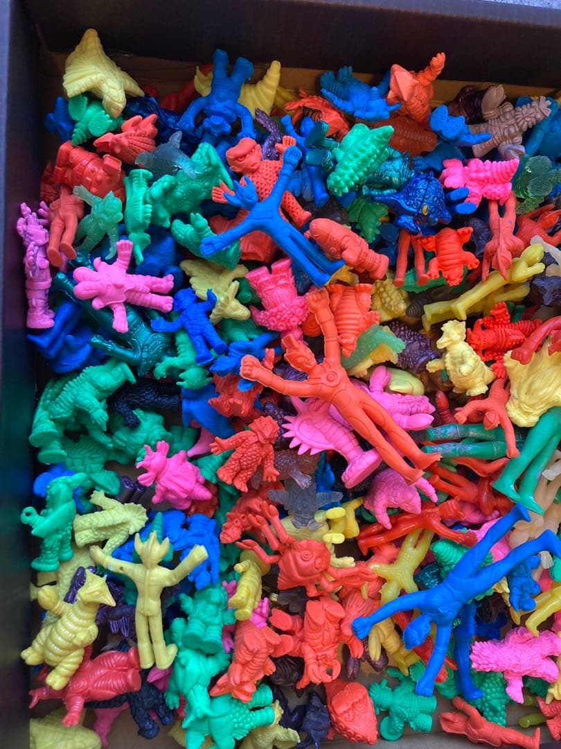 ウルトラマン、怪獣消しゴム　大量まとめ売り 約1.8kg 430個