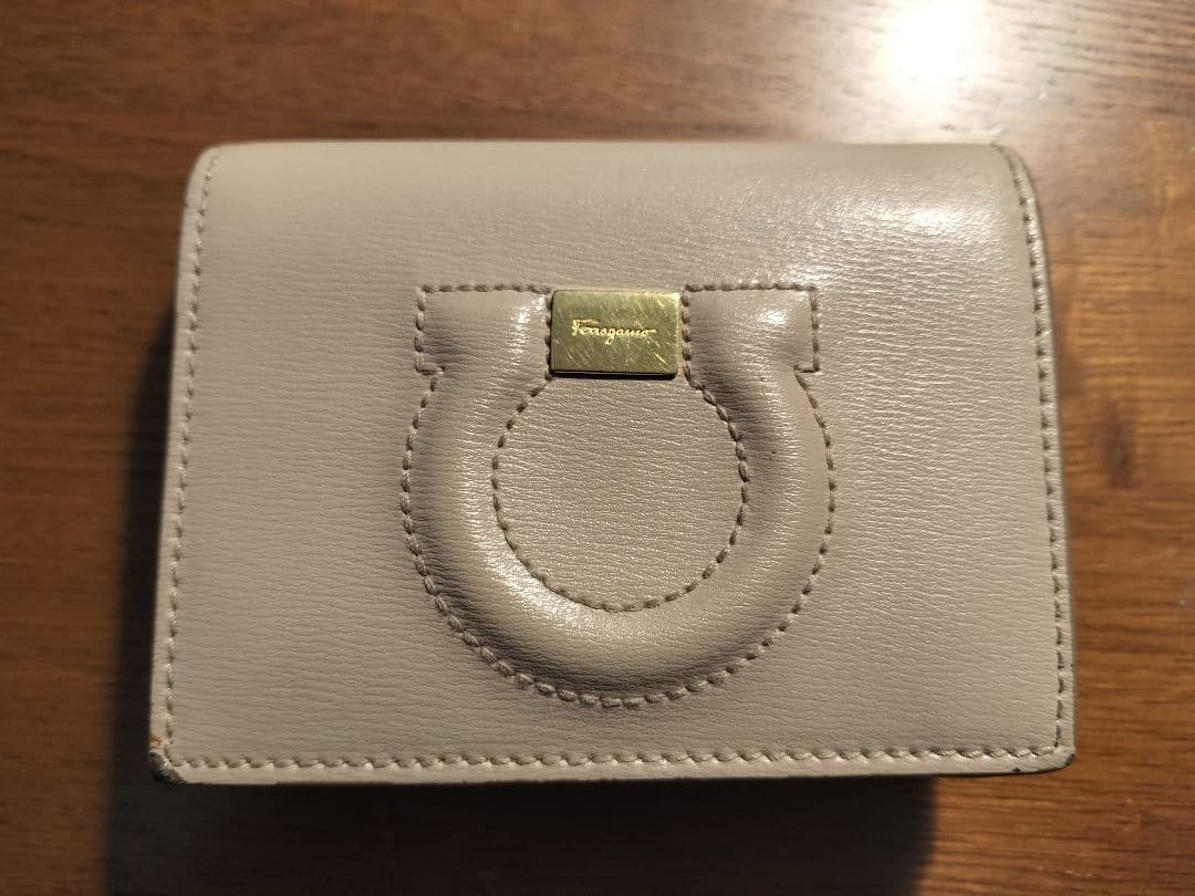 【レオン】フェラガモ レザー 二つ折り財布