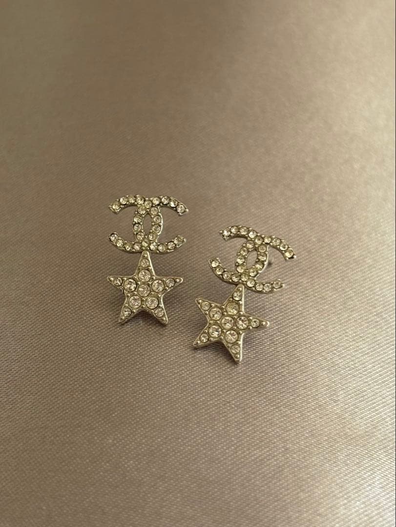 CHANEL ロゴ 星 モチーフ ピアス