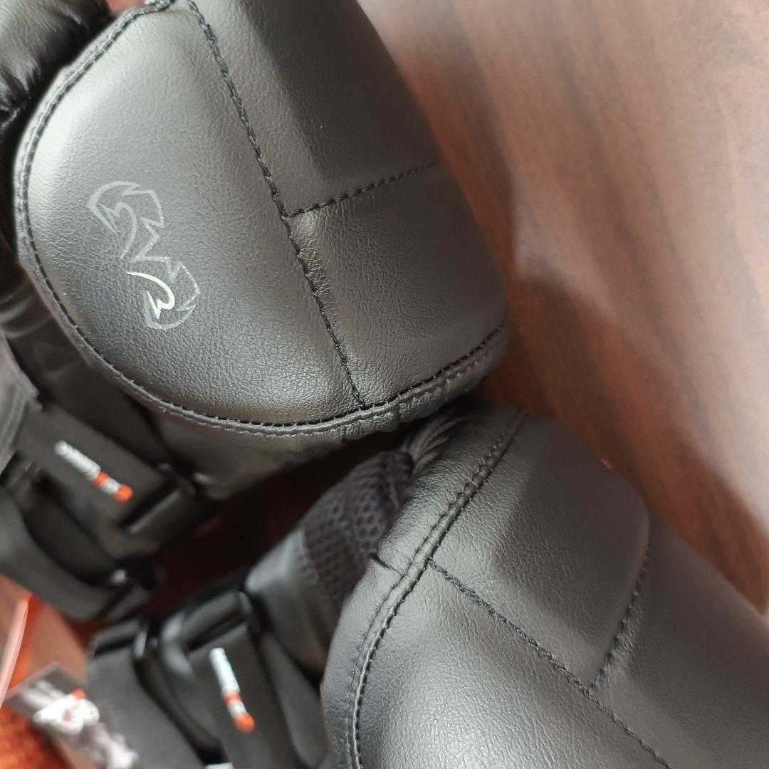 【土日で出品終了】RIVAL ライバル　RB10　ボクシング　グローブ Mサイズ