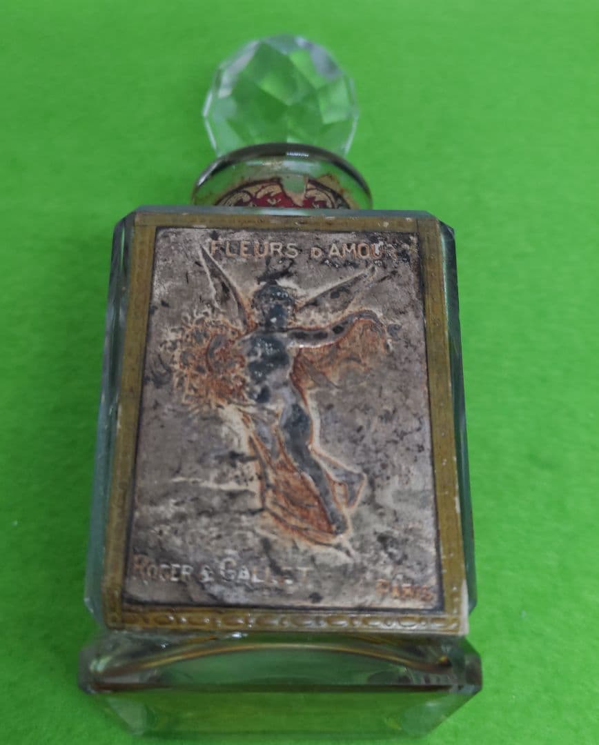 ROGER & GALLET ” FLEURS D‘AMOR ”