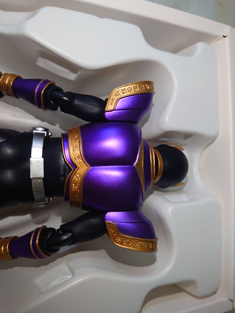真骨彫　仮面ライダークウガ　ライジングタイタン