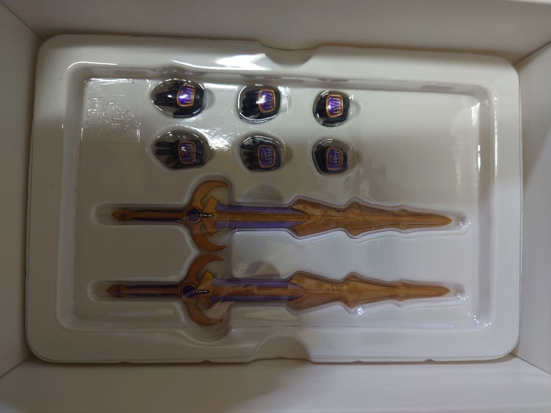 真骨彫　仮面ライダークウガ　ライジングタイタン