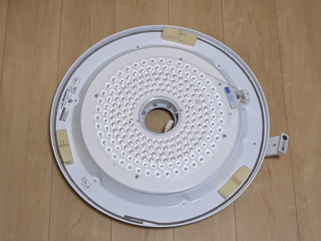 日立 LEDシーリングライト LEC-AHS810F ラク見え①