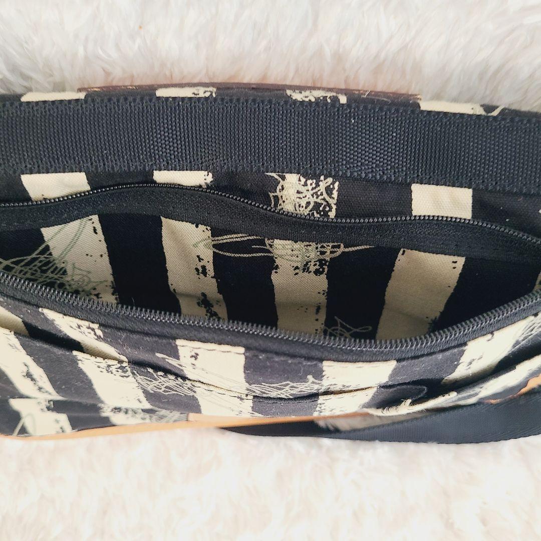 レア ヴィヴィアンウエストウッド オーブ型押し ショルダー 斜め掛けバック