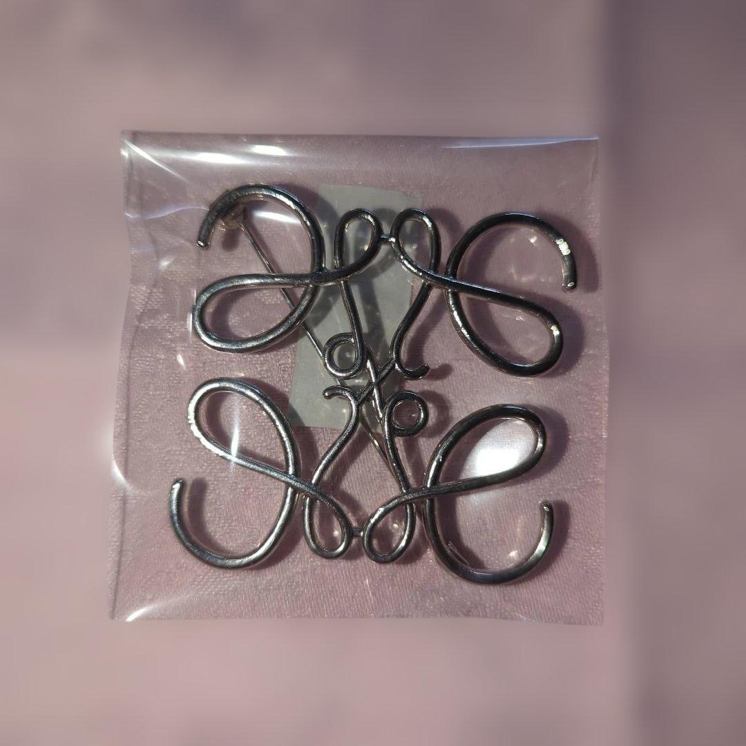 ロエベ スワールデザイン シルバーメタルブローチ