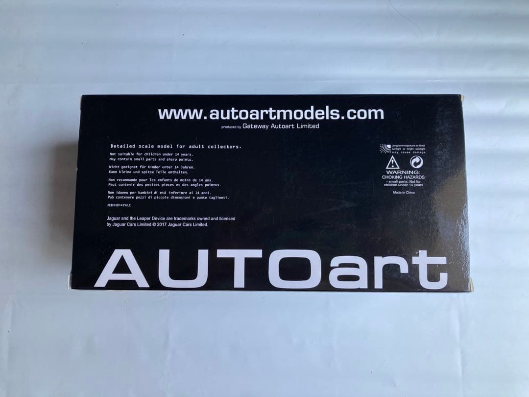 AUTOart JAGUAR E-TYPE ダイキャストモデル