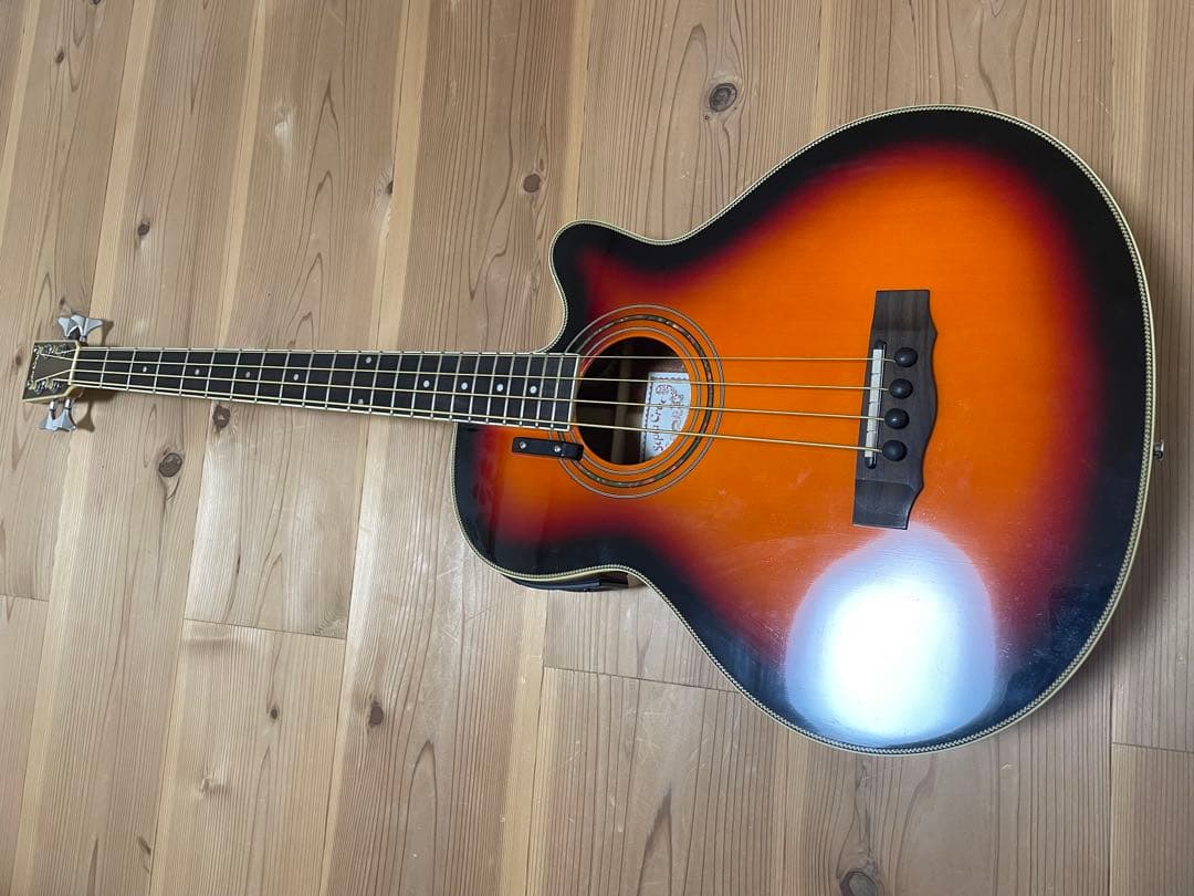 Sepia Crueアコースティックベース サンバースト