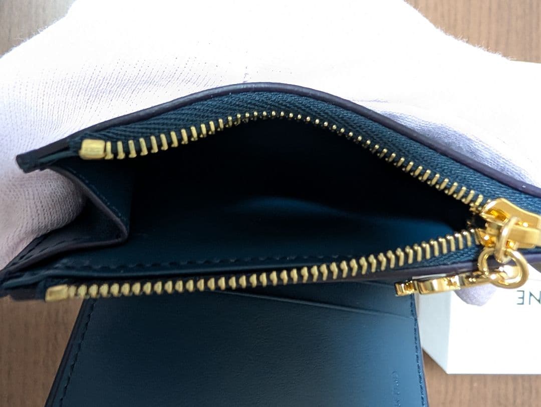 セリーヌコンパクトウォレットトリオンフチャームグレインドカーフスキン財布