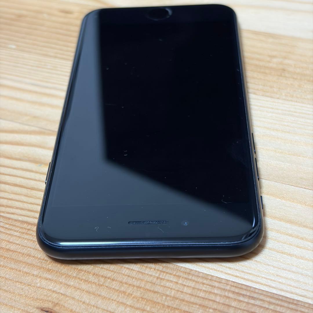 ク*3様 バッテリー新品　iPhoneSE第3世代64GB SIMフリー　美品