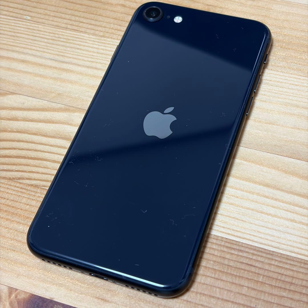 ク*3様 バッテリー新品　iPhoneSE第3世代64GB SIMフリー　美品