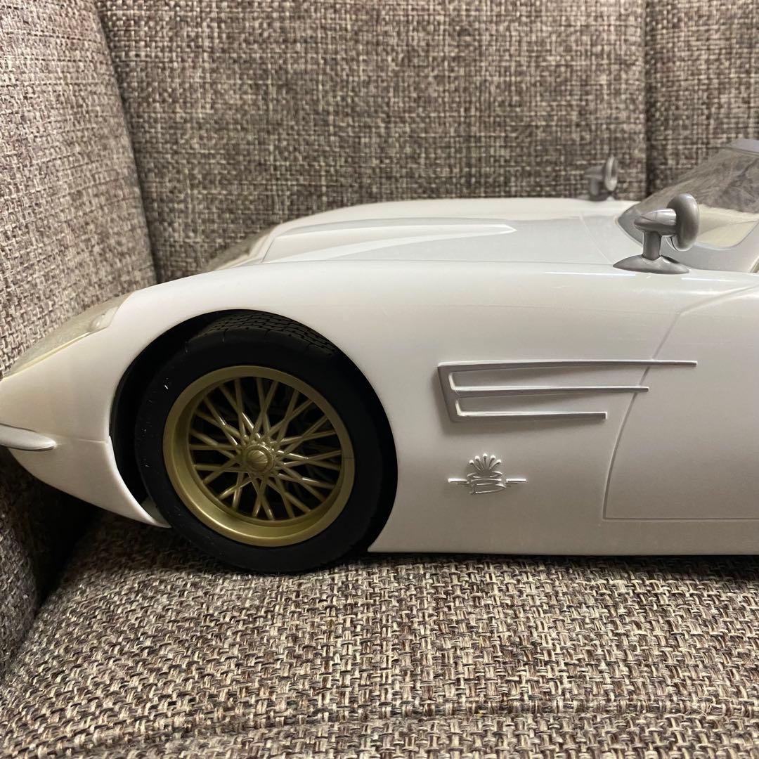 ホワイトオープンカー 2人乗り　日本未発売　bratz 廃版 スポーツカー