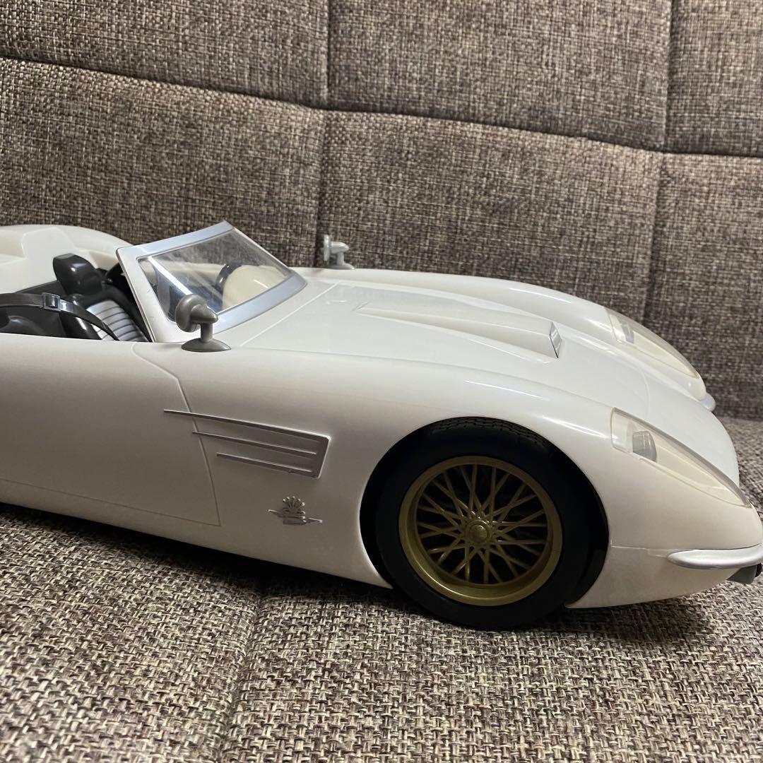 ホワイトオープンカー 2人乗り　日本未発売　bratz 廃版 スポーツカー